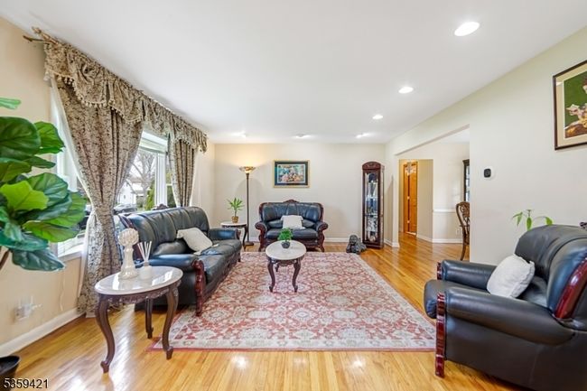 167 Rolling Hills Rd, House other with 5 bedrooms, 3 bathrooms and null parking in Clifton NJ | Image 5