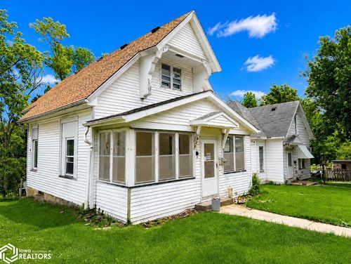412 S Woodlawn Ave, Burlington, IA, 52601-4151 | Card Image