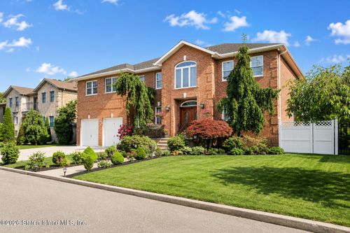 20 Spruce Ct, Staten Island, NY, 10307-2086 | Card Image