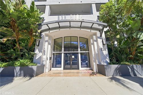 838 Pine Ave, Long Beach, CA, 90813-5818 | Card Image