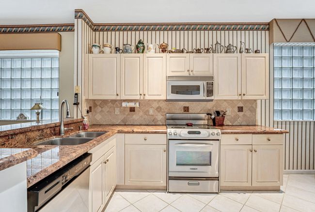 9684 Arbor View Dr N, House other with 2 bedrooms, 2 bathrooms and null parking in Boynton Beach FL | Image 16