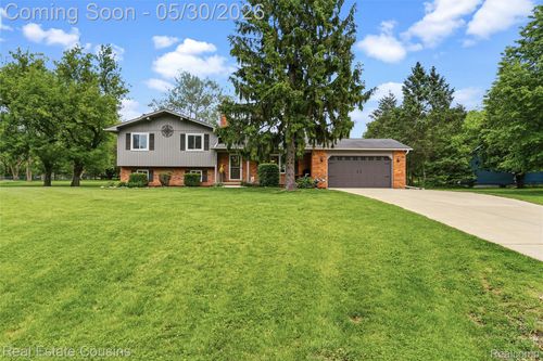 13435 Lakebrook Dr, Fenton, MI, 48430-8420 | Card Image