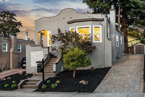 3032 22nd Ave, Oakland, CA, 94606-5237 | Card Image