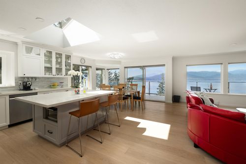250 Kelvin Grove Way, Lions Bay, BC, V0N3G7 | Card Image