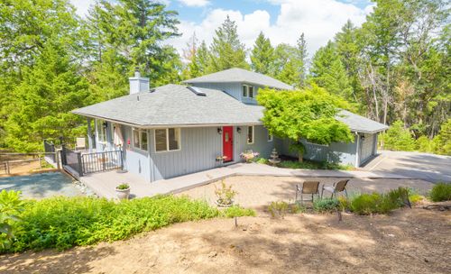 900 Shadow Hills Dr, Grants Pass, OR, 97526-8207 | Card Image