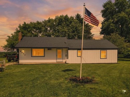 8273 Van Vleet Rd, Gaines, MI, 48436-8929 | Card Image
