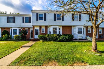 4 Dogwood Court, Townhouse with 3 bedrooms, 3 bathrooms and null parking in Sayreville NJ | Image 1