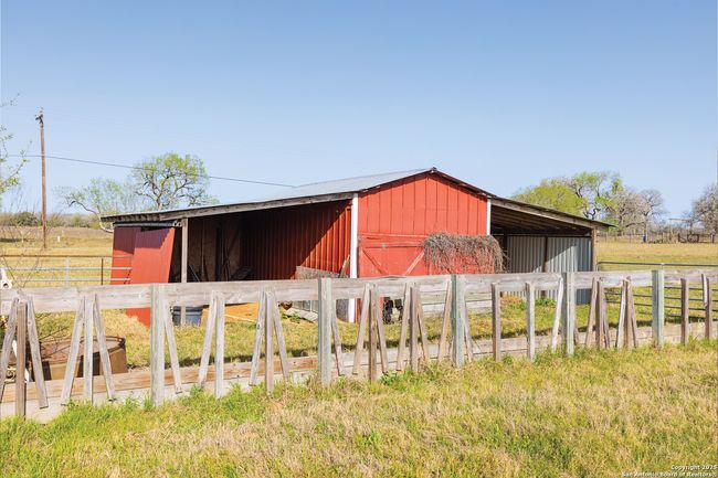 343 Batey Rd, Home with 3 bedrooms, 2 bathrooms and null parking in Nixon TX | Image 21