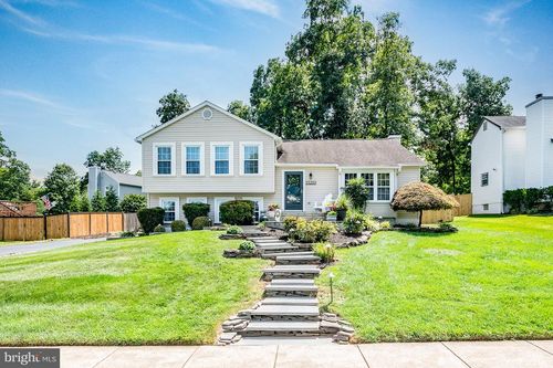 15203 Philip Lee Rd, CHANTILLY, VA, 20151-1308 | Card Image