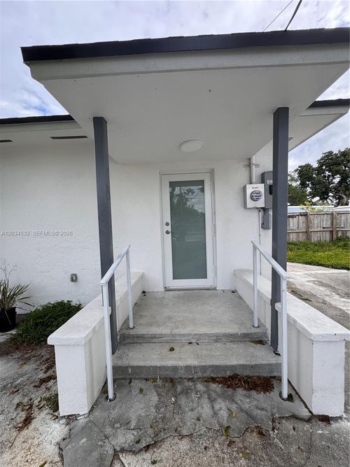 8-2239 Nw 87th St, MIAMI, FL, 33147-3800 | Card Image