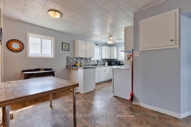 KITCHEN/ DINNING | Image 10