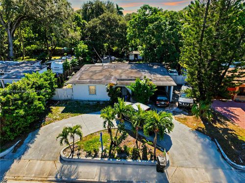 440 Ne 135th St, North Miami, FL, 33161-3723 | Card Image