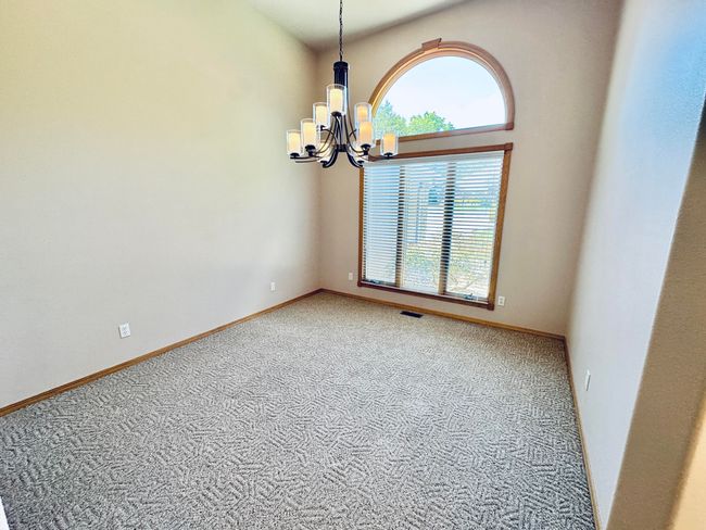 Formal Dining Room | Image 14
