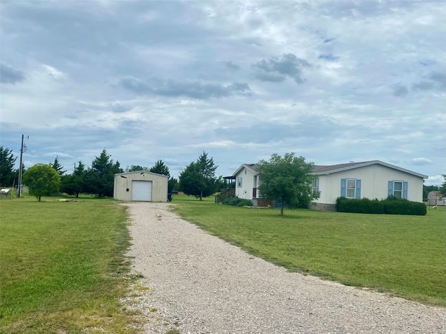 Driveway entrance to home and garage or workshop | Image 20