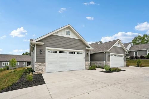 4050 S 124th St, Greenfield, WI, 53228-1832 | Card Image