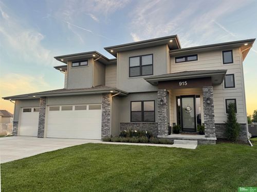 915 Elm Circle, Springfield, NE, 68059 | Card Image