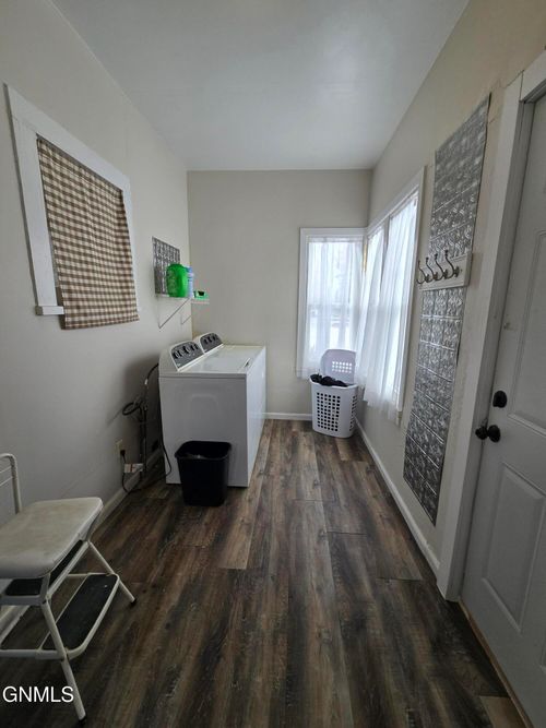 213 Hanks St, Grenora, ND, 58845-9212 | Card Image
