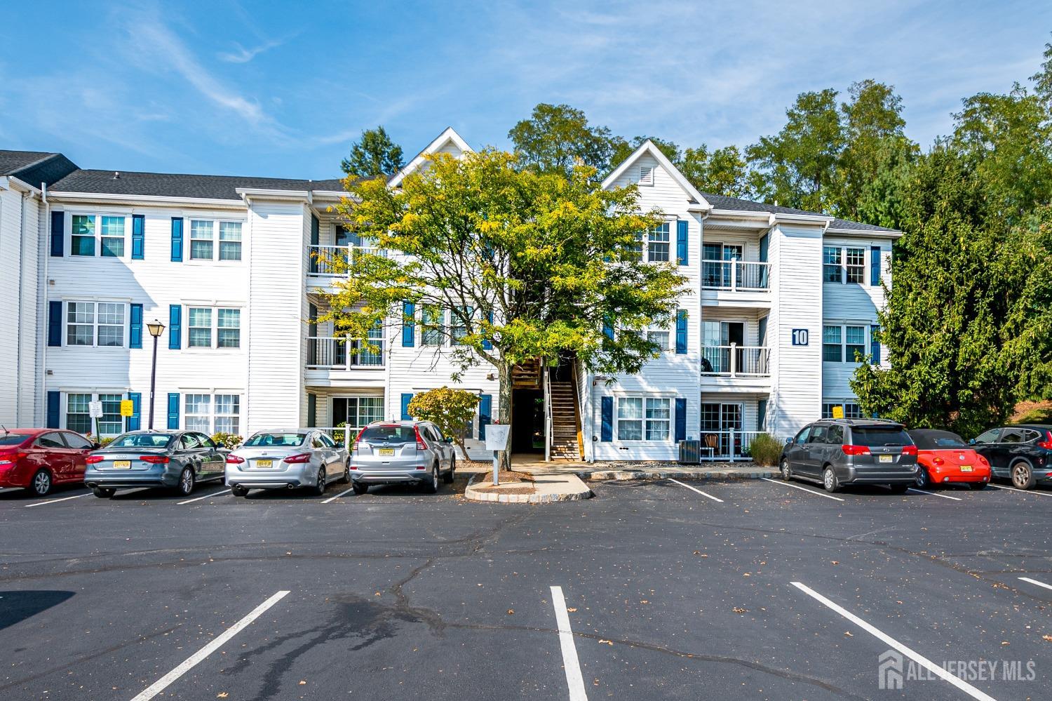 Waterford Dr, Edison, NJ 08817