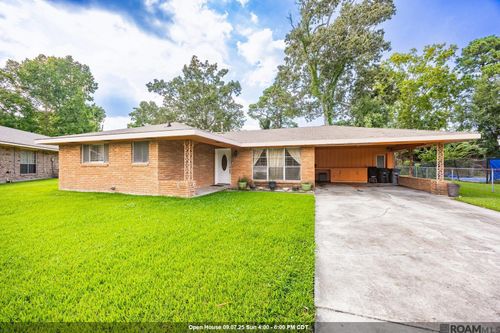 8221 Queenswood Ct, Baton Rouge, LA, 70806-3040 | Card Image