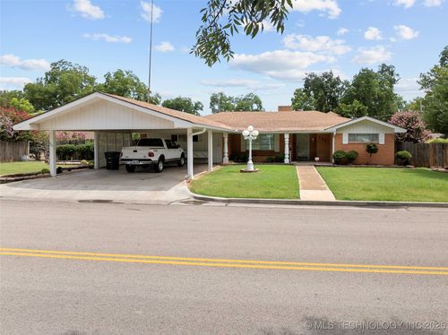 702 S 3rd St, Davis, OK, 73030-3117 | Card Image