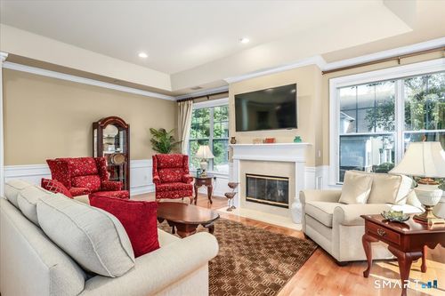 16-16 Franklin Ct, Newtown, CT, 06470-1468 | Card Image