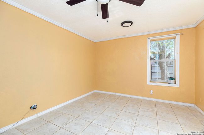 13934 N Interstate 35, House other with 3 bedrooms, 1 bathrooms and null parking in Moore TX | Image 13