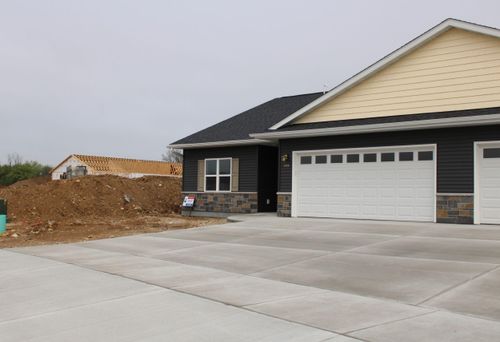 1352 Kettle Dr, Kewaskum, WI, 53040-1134 | Card Image