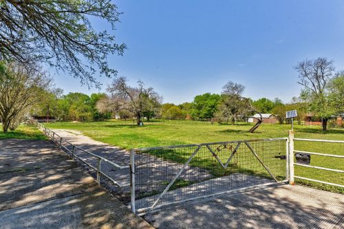 20 Pillow Rd, Sunset Valley, TX, 78745-2611 | Card Image