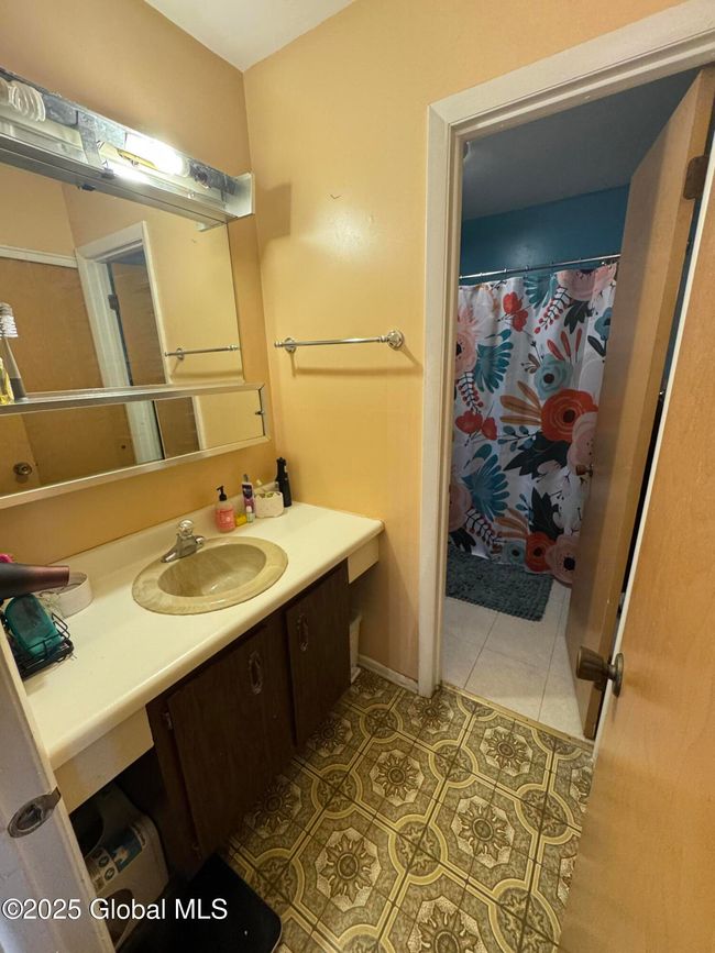 20 Kensington Sq, Townhouse with 3 bedrooms, 2 bathrooms and 3 parking in Cohoes NY | Image 22