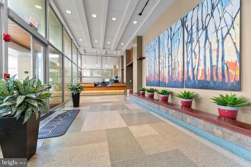 927-4600 S Four Mile Run Dr, ARLINGTON, VA, 22204-3516 | Card Image