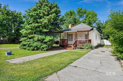 713 Montana St, Gooding, ID, 83330-1626 | Card Image