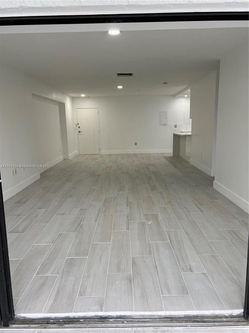 apt-312-575 Crandon Blvd, Key Biscayne, FL, 33149-1805 | Card Image