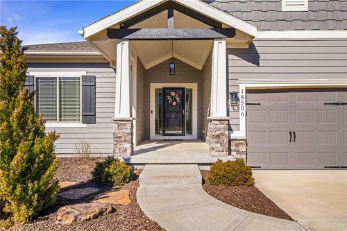 18506 W 194th Ter, Spring Hill, KS, 66083-4562 | Card Image