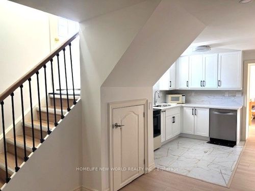 1 Ottawa Crt, Aurora, ON, L4G2Y6 | Card Image