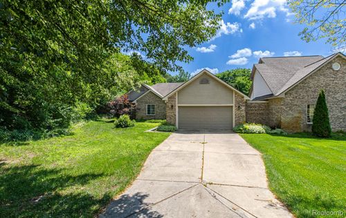 312 Reid Rd, Highland, MI, 48357-4977 | Card Image