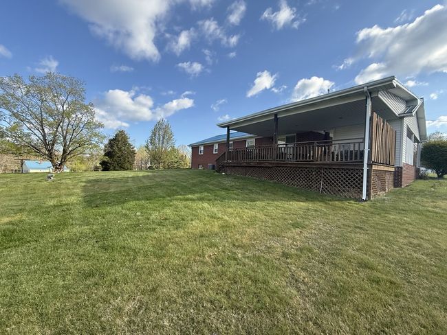 186 Summit Dr, Home with 3 bedrooms, 2 bathrooms and null parking in Peterstown WV | Image 24