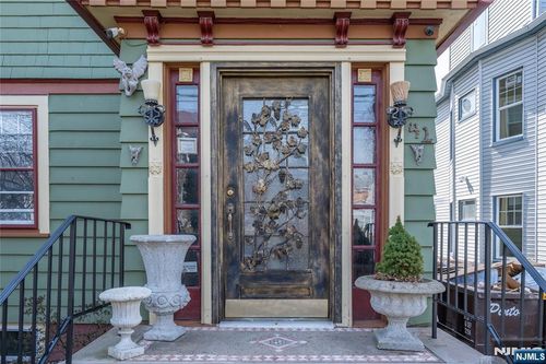 41 Beekman St, Bloomfield, NJ, 07003-3801 | Card Image