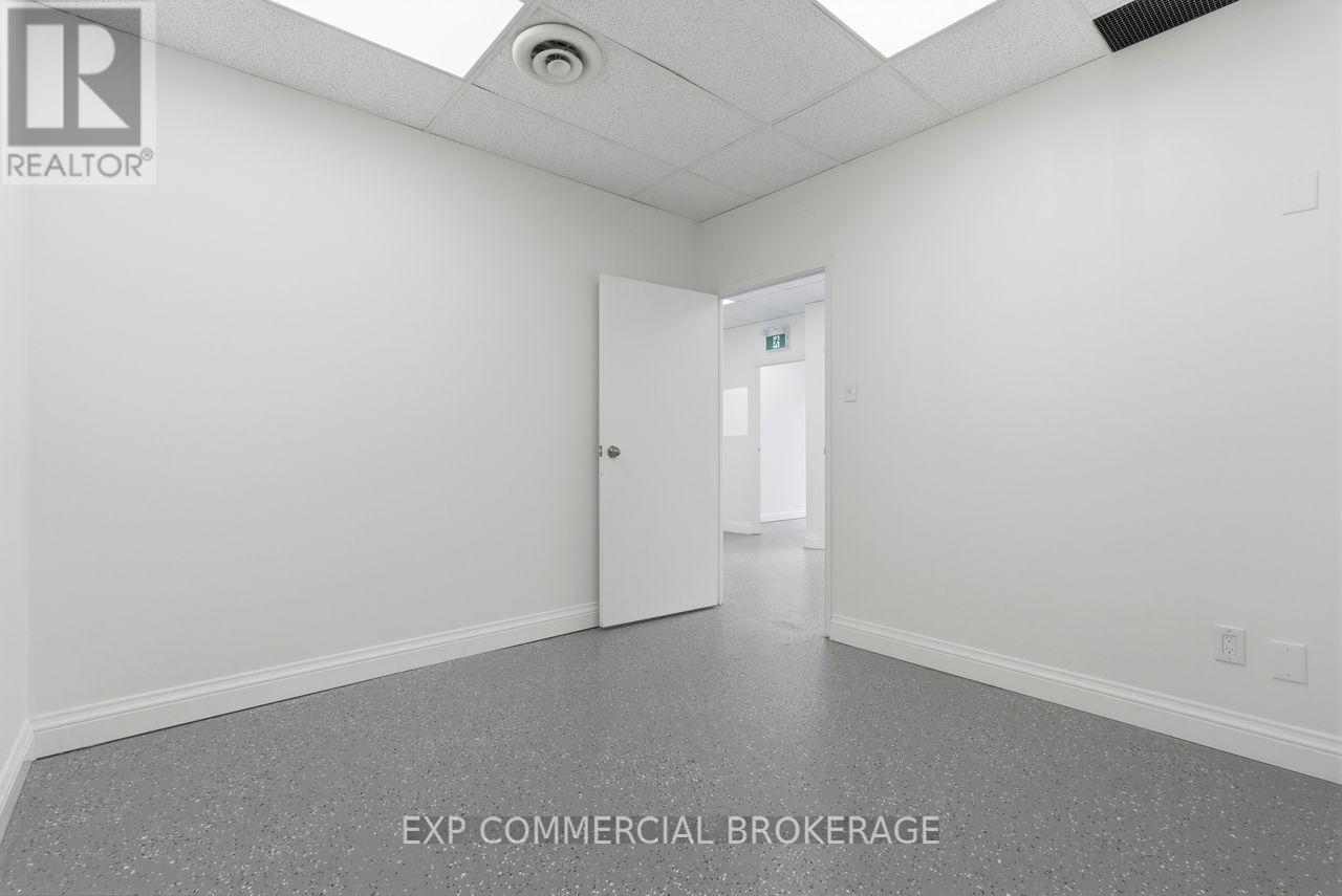 Commercial Sale in Toronto (West Humber-Clairville) 4