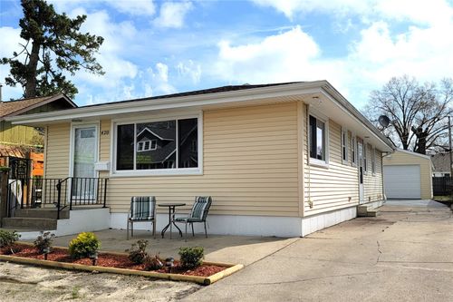 420 30th St Se, Cedar Rapids, IA, 52403-3009 | Card Image