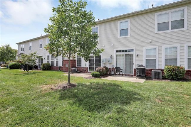 10905 Lemongrass Dr, Condo with 2 bedrooms, 3 bathrooms and null parking in Zionsville IN | Image 43