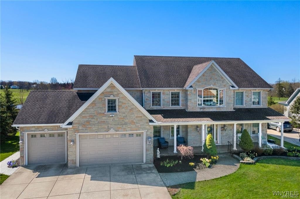 Briercliff Dr, Hamburg, NY 14075