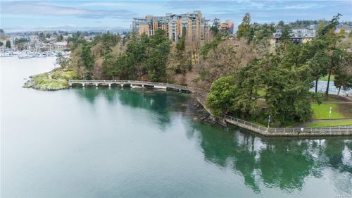 532 Bowlsby Pl, Victoria, BC, V9A4C7 | Card Image