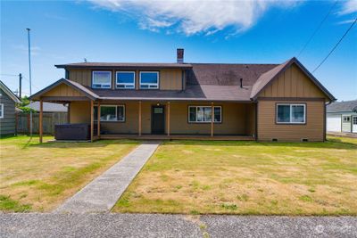 429 Spruce Street E, House other with 3 bedrooms, 1 bathrooms and 3 parking in Ilwaco WA | Image 1