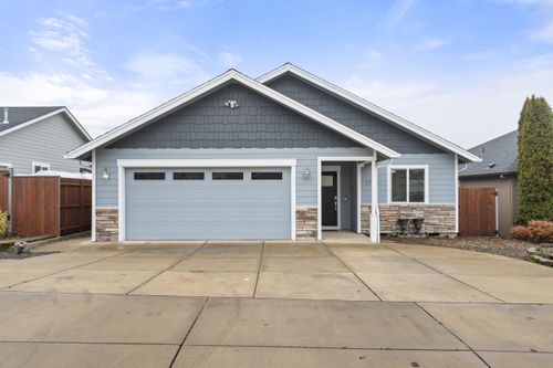 1758 Pearl Eye Ln, Medford, OR, 97504-7292 | Card Image