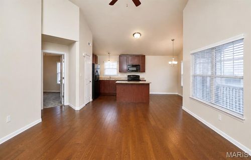 532 Bramblett Hls, O Fallon, MO, 63366-3247 | Card Image