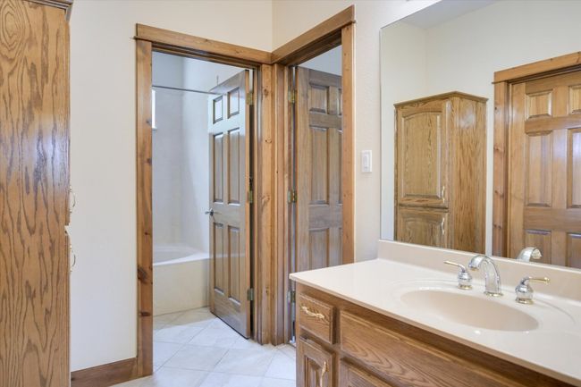Shared Bath. Full tub | Image 20