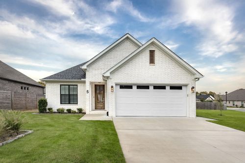 5 Woodlands Park Ln, Little Rock, AR, 72211-3102 | Card Image