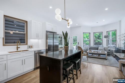 3 Bonn Pl, Weehawken, NJ, 07086-6903 | Card Image