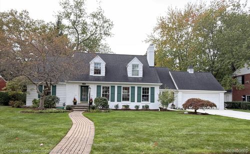 499 Sunningdale Dr, Grosse Pointe Woods, MI, 48236-1667 | Card Image