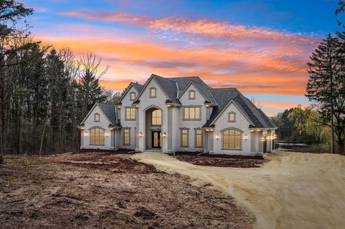10031 N Range Line Road, Mequon, WI, 53092 | Card Image